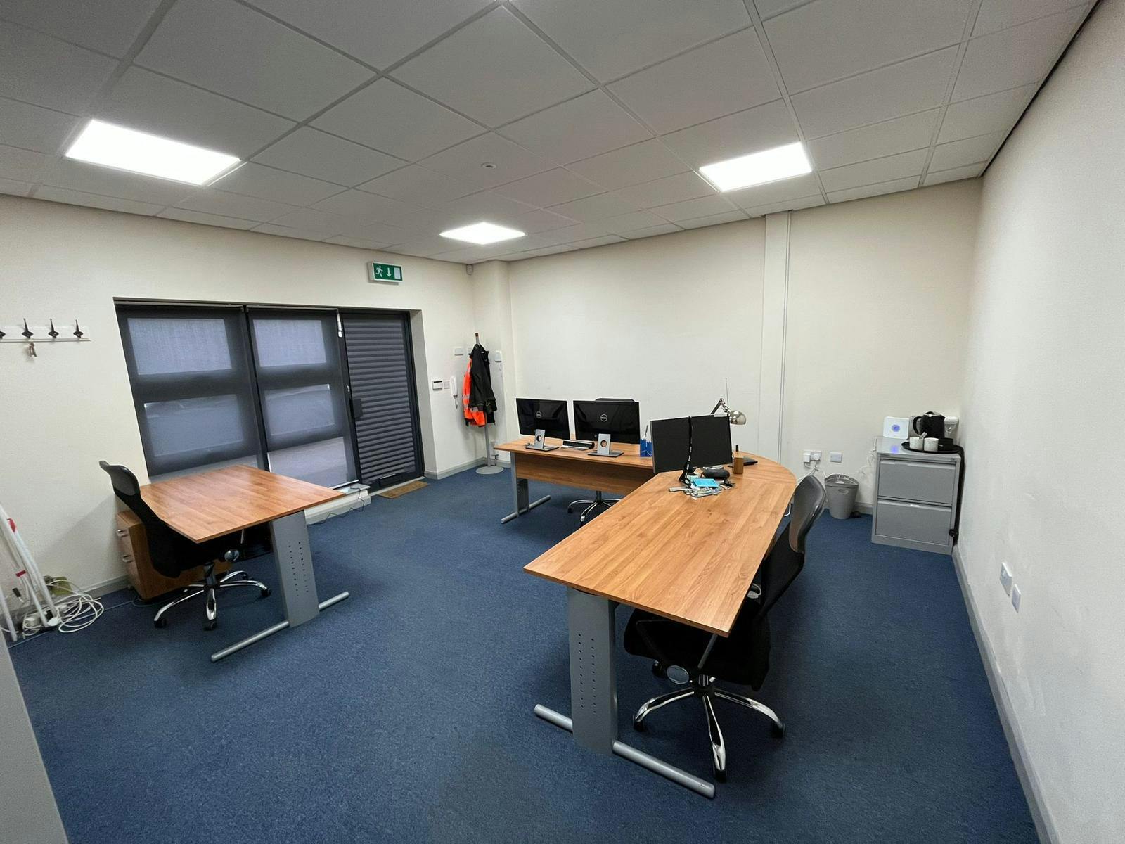 Chain Bar Ln, Cleckheaton for lease Interior Photo- Image 1 of 1