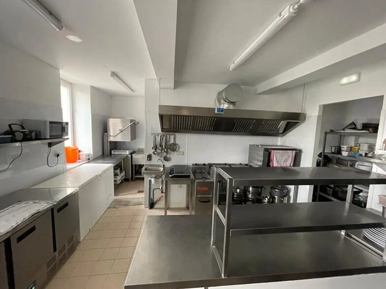 Flex in Avignon for sale - Building Photo - Image 2 of 18