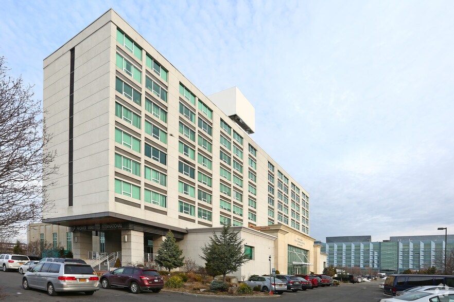 130-30 31st Ave, College Point, NY for lease - Building Photo - Image 2 of 8