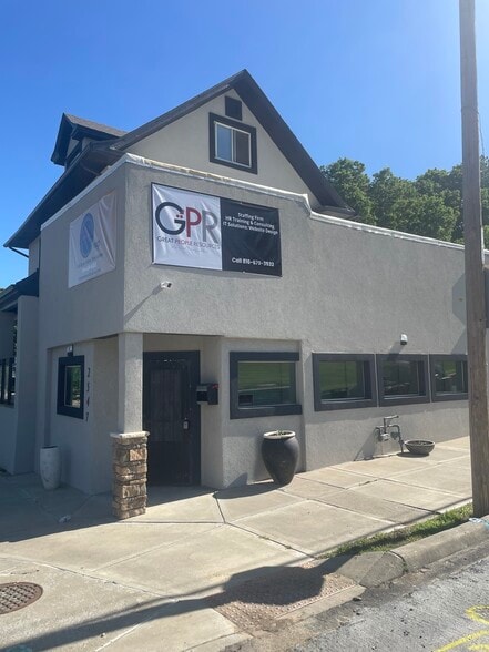2547-2549 Brooklyn Ave, Kansas City, MO for lease - Building Photo - Image 1 of 1
