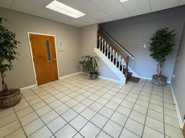 882 Willow Tree Cir, Cordova, TN for lease - Building Photo - Image 3 of 6