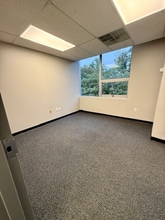 2400 Poplar Ave, Memphis, TN for lease Interior Photo- Image 1 of 4