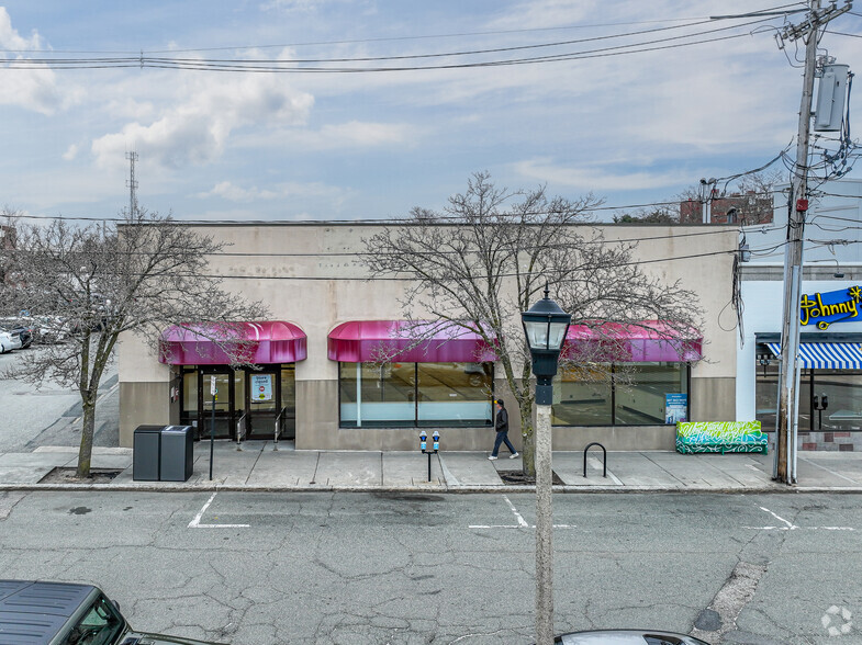 22 Langley Rd, Newton Centre, MA for lease - Building Photo - Image 3 of 9