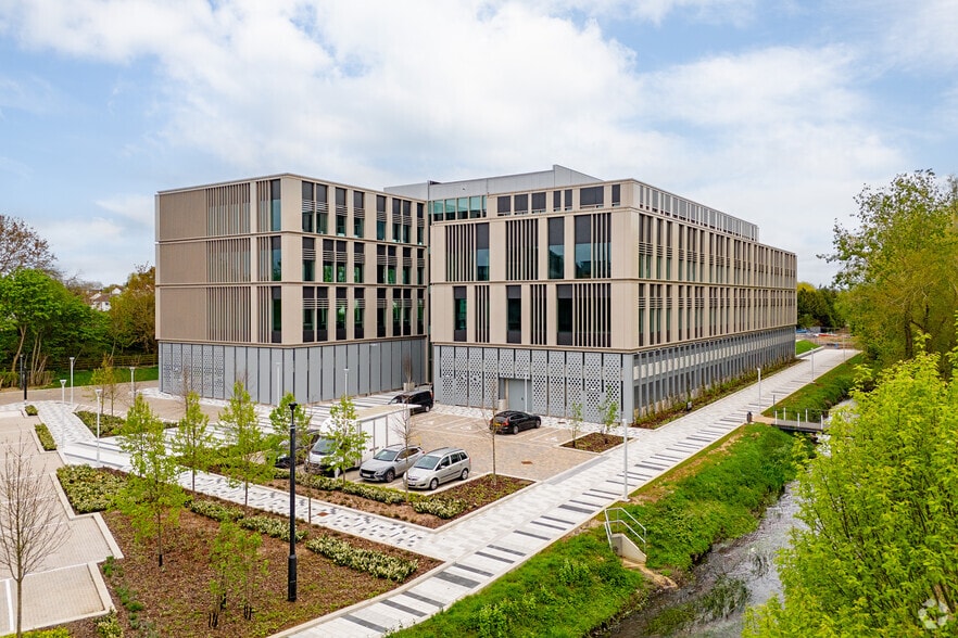 4 Robert Robinson Av, Oxford for sale - Building Photo - Image 1 of 1