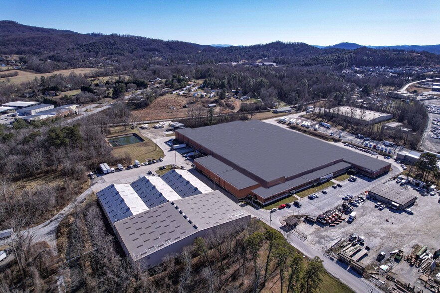 4600 Hendersonville Rd, Fletcher, NC for lease - Building Photo - Image 2 of 3