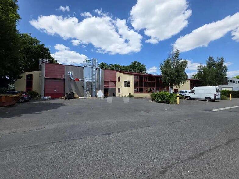 Flex in Bondoufle for lease - Building Photo - Image 1 of 8