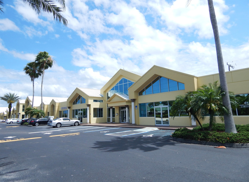 1800-1900 SE Port Saint Lucie Blvd, Port Saint Lucie, FL for sale - Building Photo - Image 1 of 1