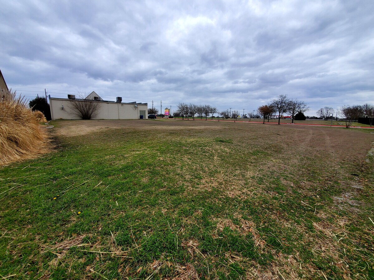 559 E Ovilla Rd, Red Oak, TX 75154