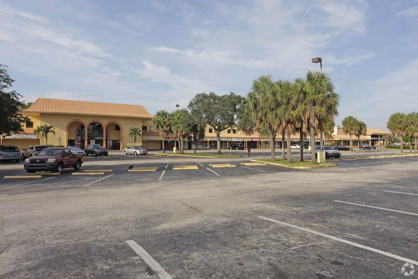 5500 W Oakland Park Blvd Lauderhill Fl 33313 Inverness Plaza Loopnet Com