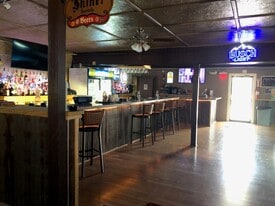 2111 Airport Rd, Conroe TX - Pub