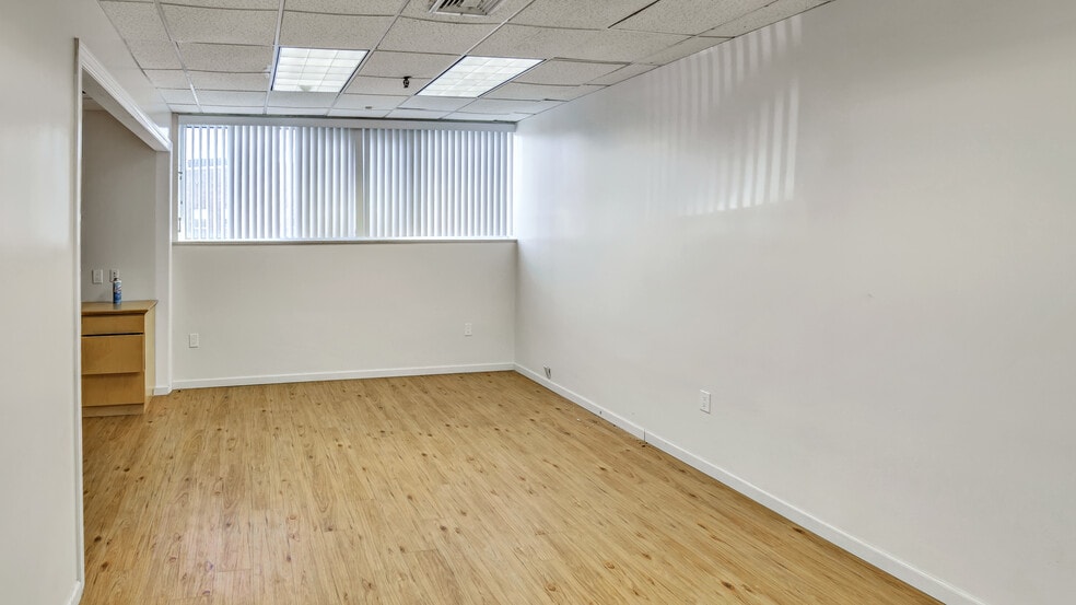 95 Inip Dr, Inwood, NY for lease - Interior Photo - Image 3 of 5