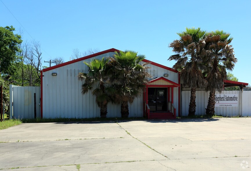 6120 N Shepherd Dr, Houston, TX 77091