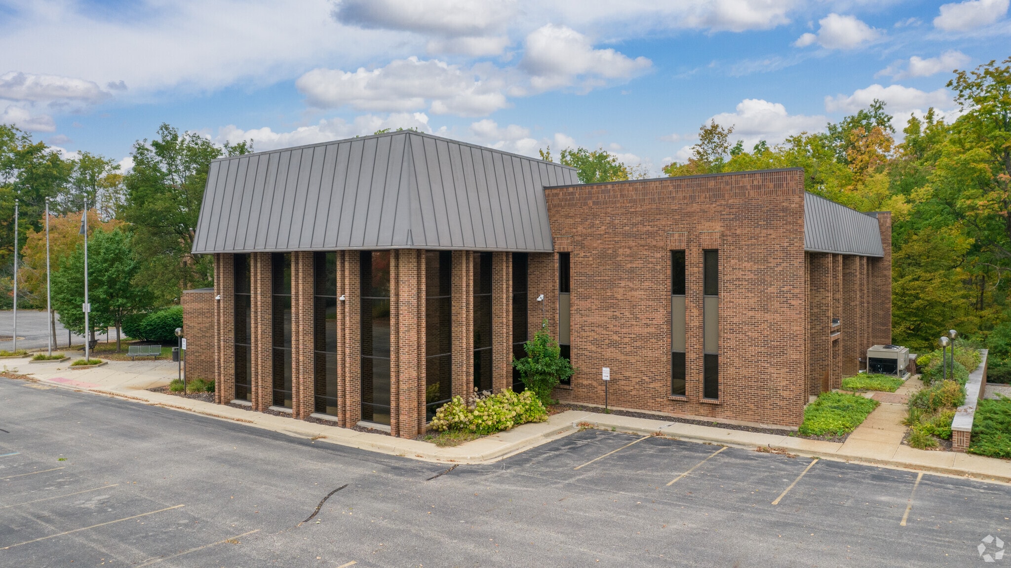 2333 East Beltline Ave SE, Grand Rapids, MI for sale Primary Photo- Image 1 of 4