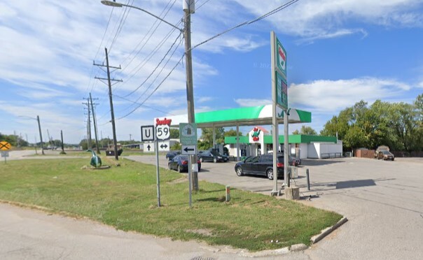 St. Joseph Gas Stations Portfolio portfolio of 2 properties for sale on LoopNet.com - Primary Photo - Image 1 of 2