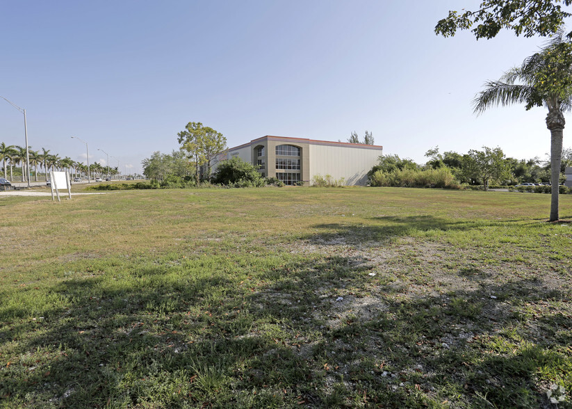 12701 SW 137th Ave, Miami, FL for sale - Primary Photo - Image 1 of 1