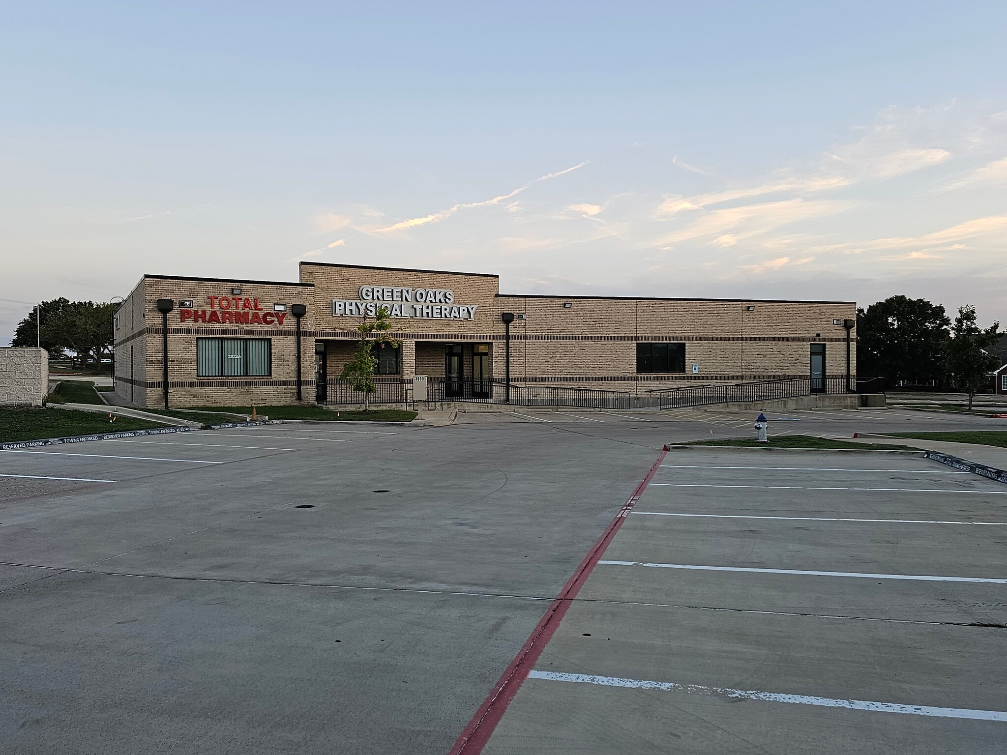 3690 W Wheatland Rd, Dallas, TX for lease Building Photo- Image 1 of 5