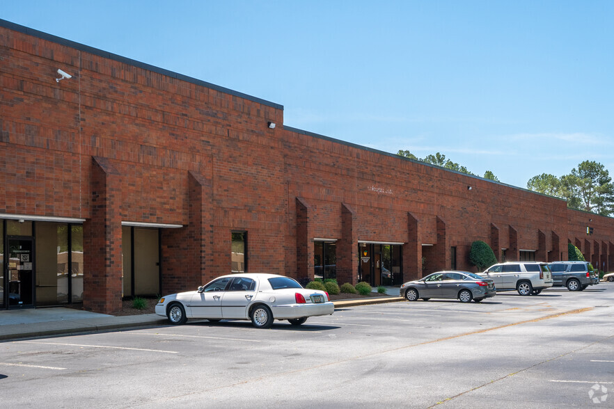 5570 Tulane Dr SW, Atlanta, GA for lease - Primary Photo - Image 1 of 4