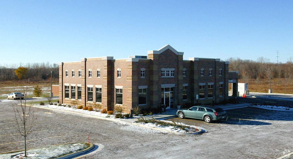 7955 State Road 60, Cedarburg, WI for sale - Building Photo - Image 2 of 5