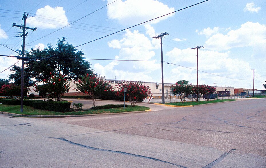 8319 Chancellor Row, Dallas, TX for sale - Building Photo - Image 3 of 13