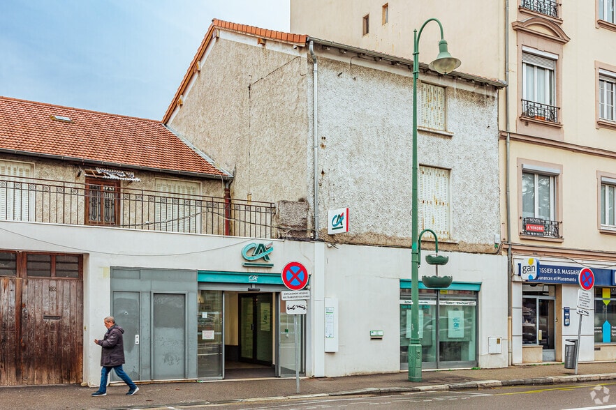 Retail in Tassin-la-Demi-Lune for lease - Primary Photo - Image 1 of 2