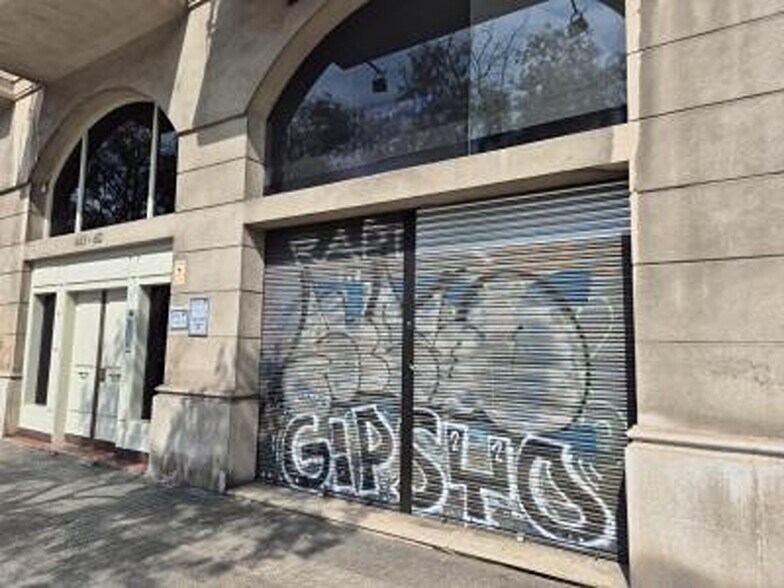 Retail in Barcelona, Barcelona for lease - Building Photo - Image 2 of 10