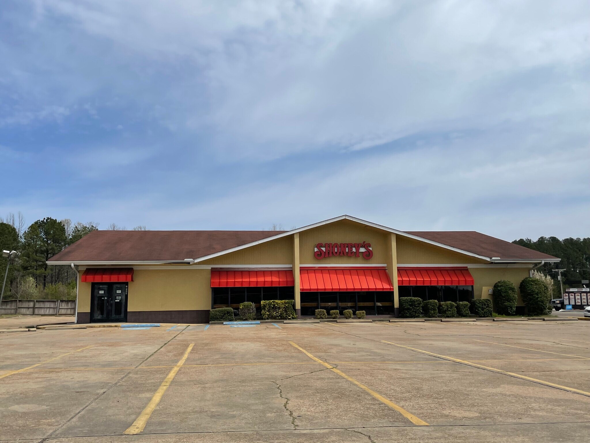 1526 Sunset Dr, Grenada, MS 38901 Shoney's