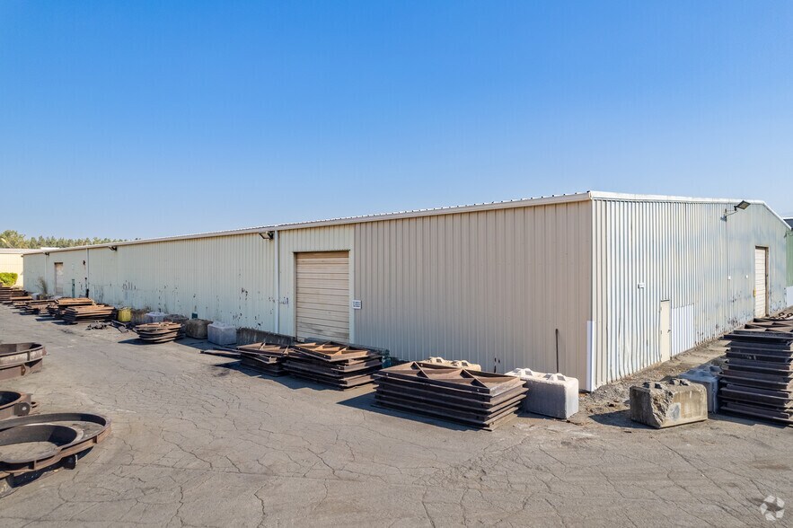 10425 N Bloss Ave, Portland, OR for lease - Building Photo - Image 2 of 4