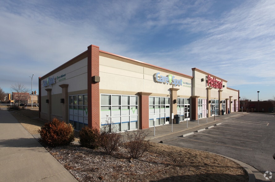 7911 W 151st St, Overland Park, KS 66223