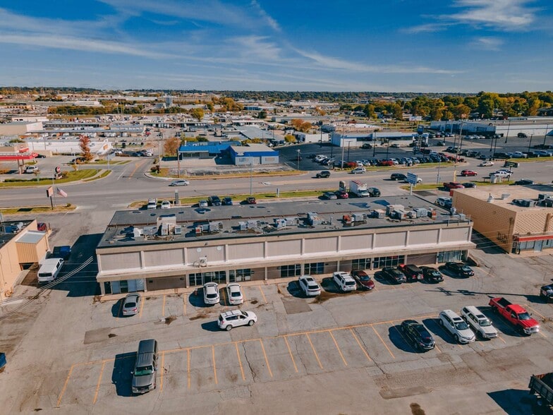 4442-4472 S 84th St, Omaha, NE for lease - Building Photo - Image 2 of 7
