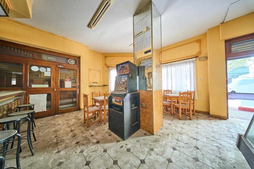 Retail in Granada, Granada for sale - Interior Photo - Image 3 of 13