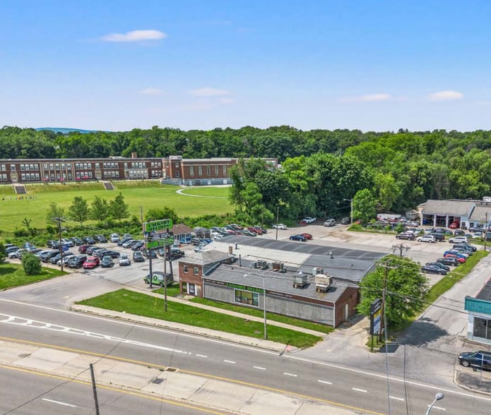 611 Dutchess Tpke, Poughkeepsie, NY for lease - Building Photo - Image 1 of 10