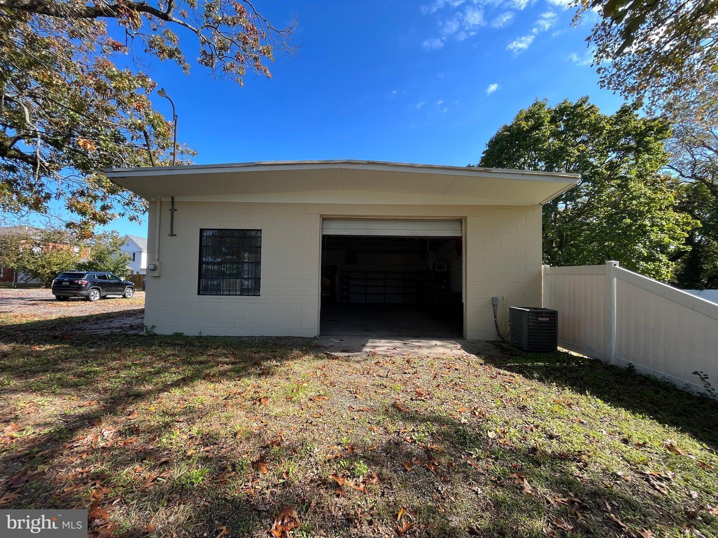 407 S West Blvd, Landisville, NJ for lease Primary Photo- Image 1 of 17