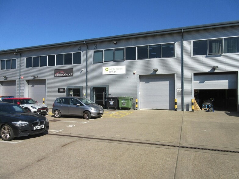 109 Chertsey Rd, Byfleet for lease - Building Photo - Image 3 of 5