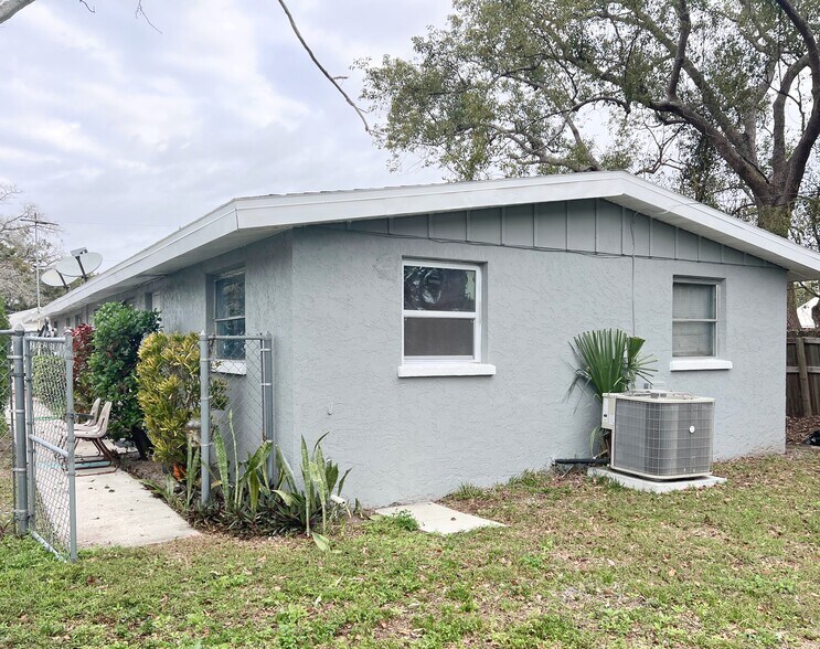 2618 24th St, Sarasota, FL 34234 Poinsettia Park Duplex