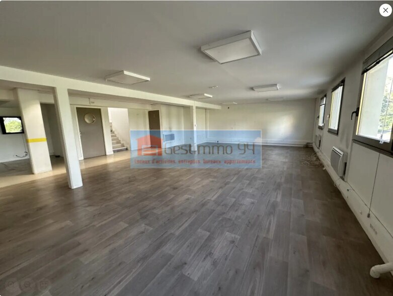 Flex in Neuilly-sur-Marne for lease - Interior Photo - Image 2 of 10