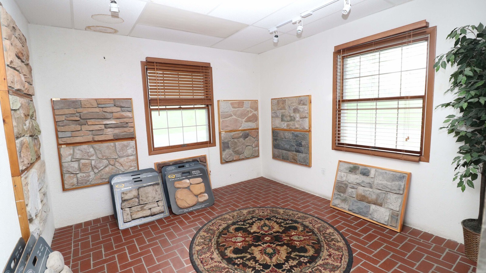 4140 Sand Spring Rd, Schnecksville, PA 18078