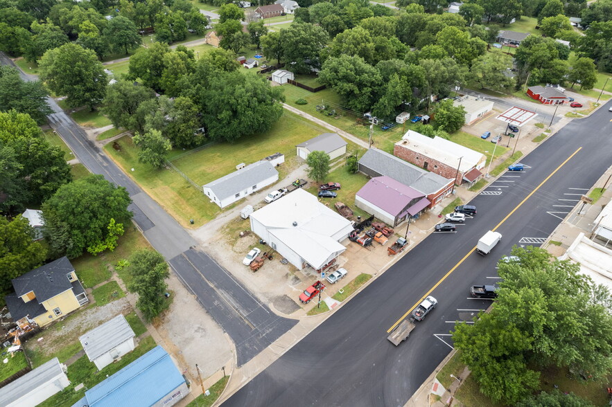 103 E Franklin St, Pomona, KS for sale - Building Photo - Image 2 of 15