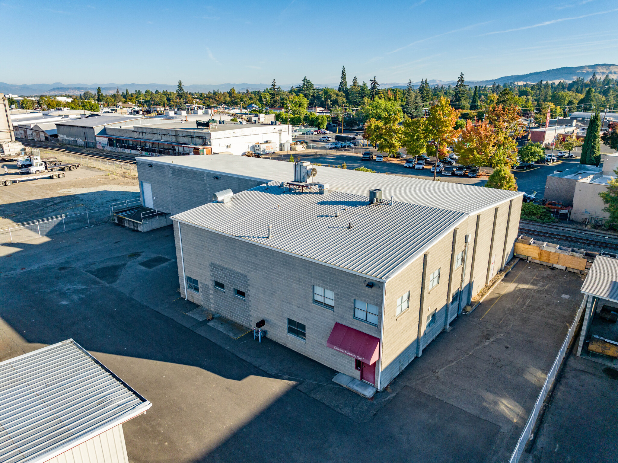 619 S Fir St, Medford, OR for sale Primary Photo- Image 1 of 54