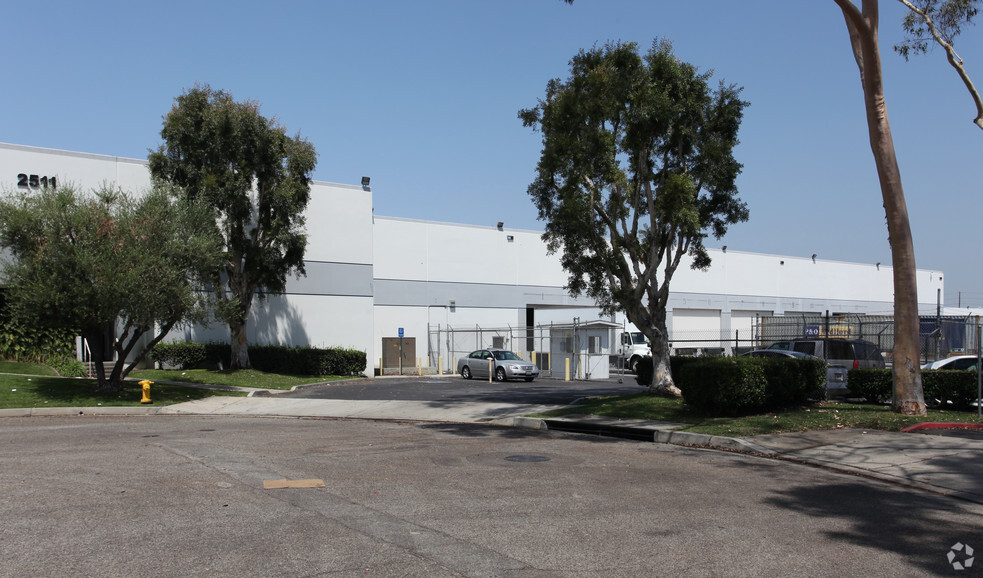 2511 S Edison Way, Compton, CA for lease - Building Photo - Image 3 of 4