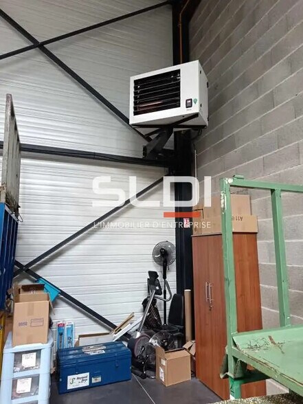 Office in Genas for lease - Interior Photo - Image 2 of 15