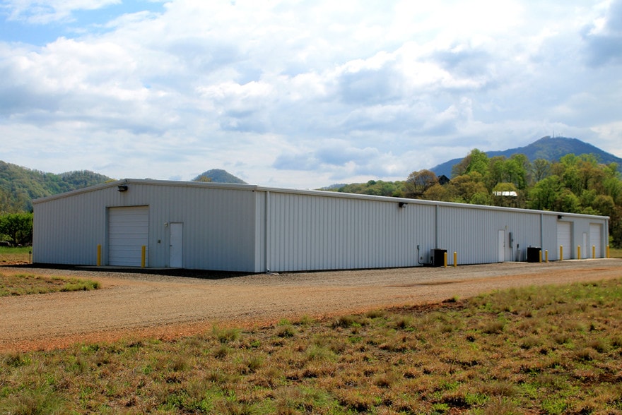 3750 Crabtree Rd, Waynesville, NC 28785