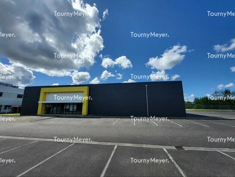 Flex in Saint-Vincent-de-Paul for lease - Building Photo - Image 2 of 8