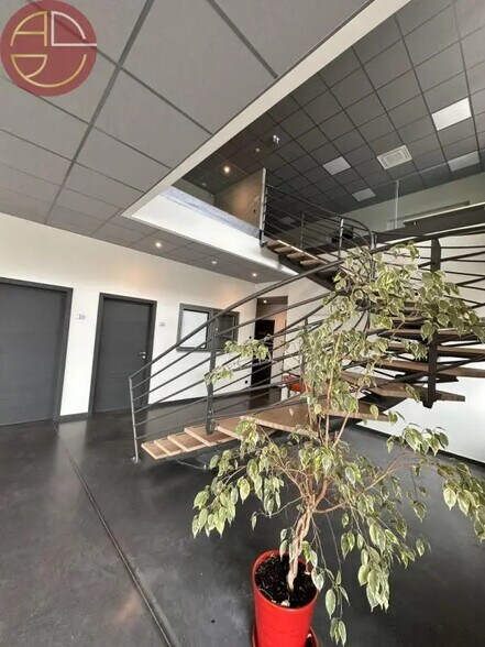 Retail in Colomiers for lease - Interior Photo - Image 3 of 13