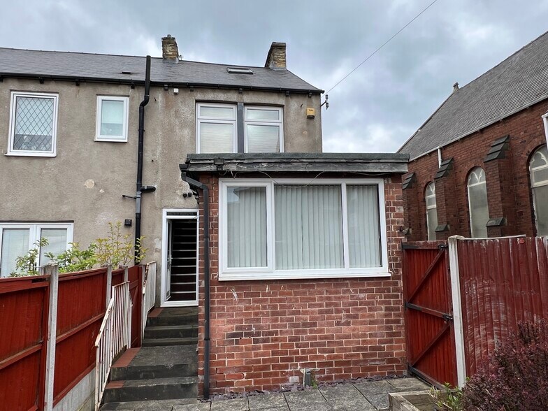 21 Spark Ln, Barnsley for sale - Building Photo - Image 2 of 3