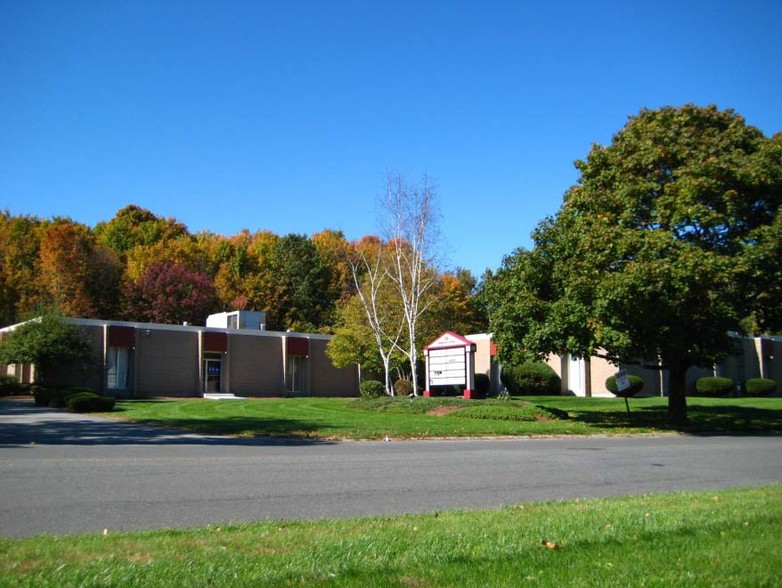 59 Interstate Dr, West Springfield, MA for lease - Primary Photo - Image 2 of 8