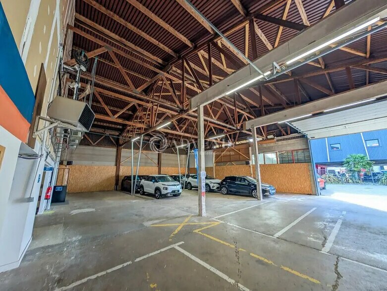 Flex in Vezin-le-Coquet for lease - Interior Photo - Image 2 of 8