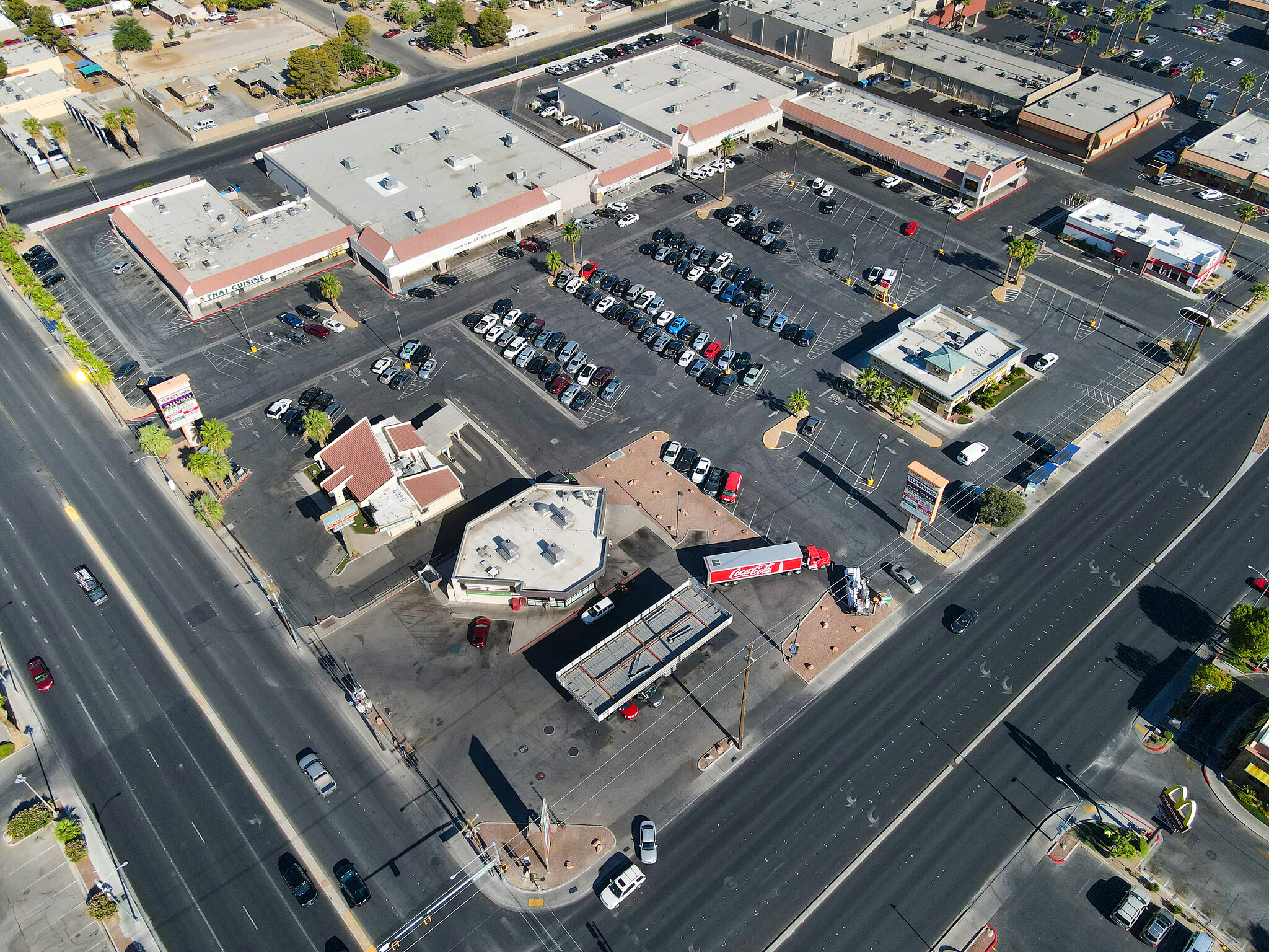 601-725 N Nellis Blvd, Las Vegas, NV for lease Building Photo- Image 1 of 8