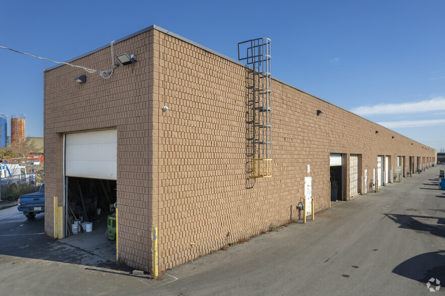 94 Kenhar Dr, Toronto, ON for lease - Building Photo - Image 3 of 7