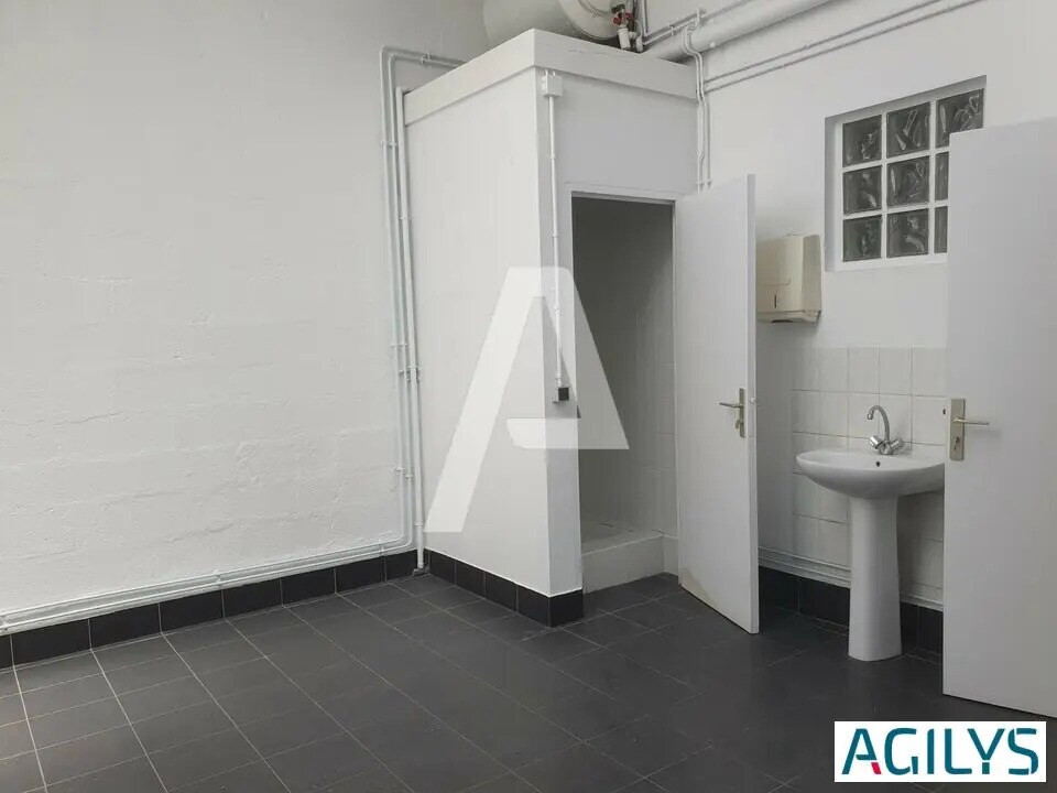 Flex in Morangis for lease Interior Photo- Image 1 of 7