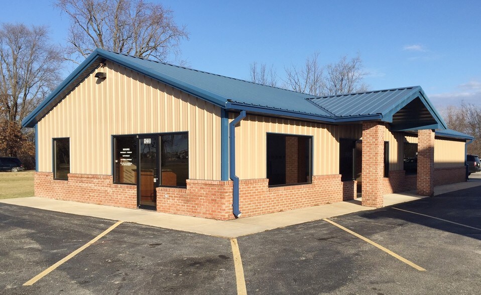 1220 N Main St, Chatham, IL for sale - Primary Photo - Image 1 of 1